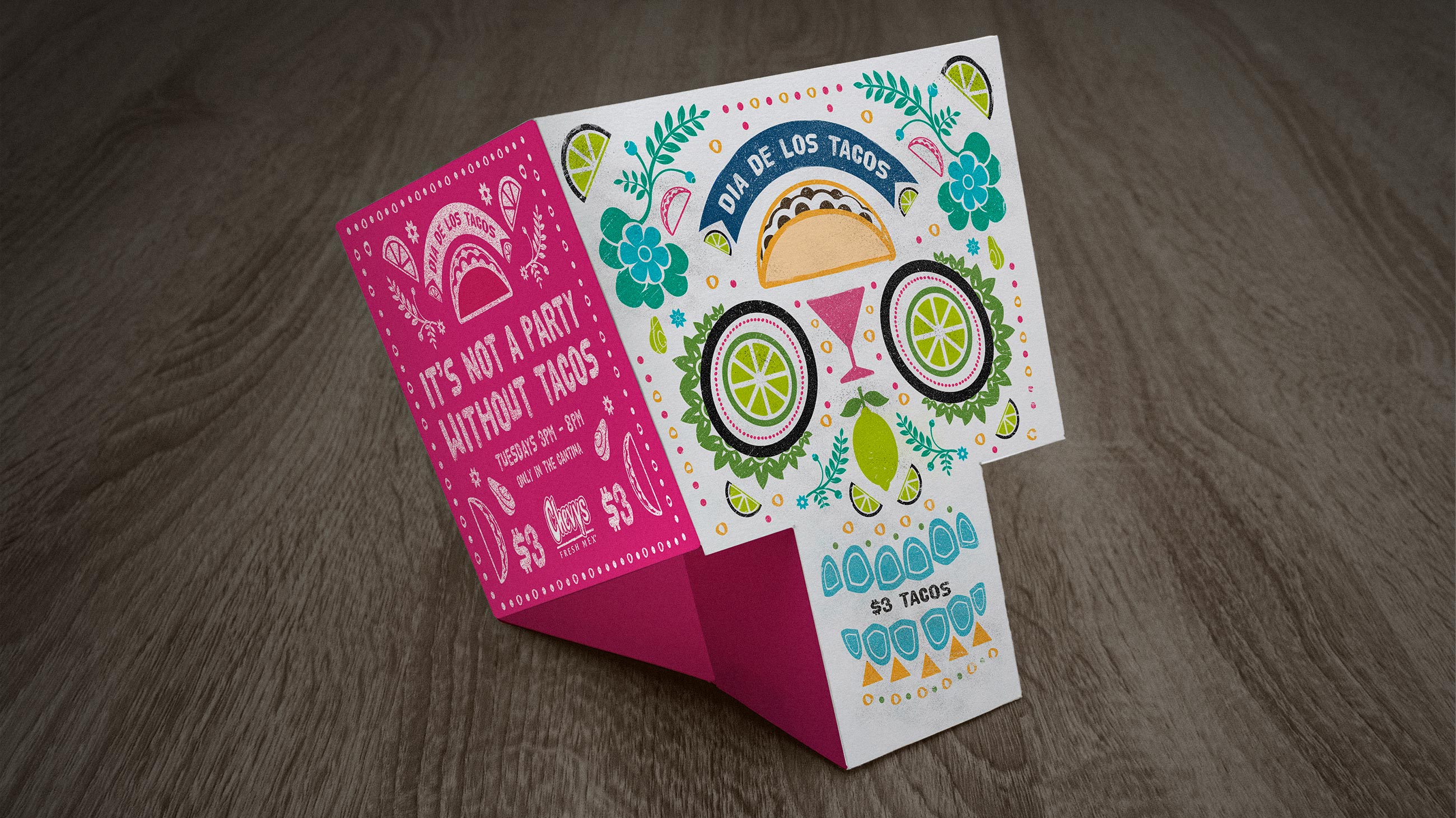 Front view of skull shaped table tent